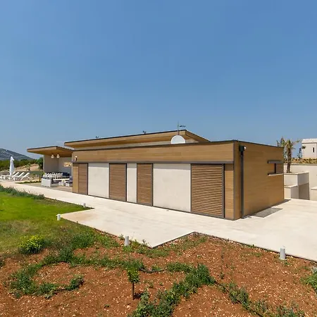 Amalia Villa Zastrazisce