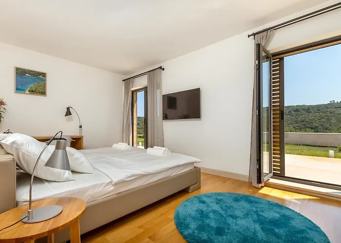 Amalia * Zastražišće