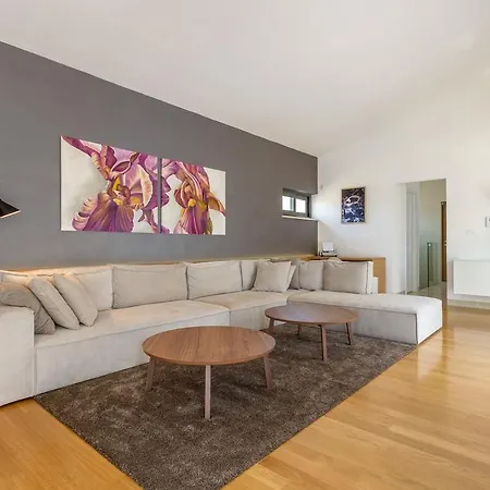 فيلة Amalia Zastražišće