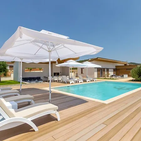 فيلة Amalia Zastražišće