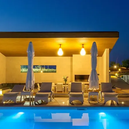 Amalia * Zastražišće