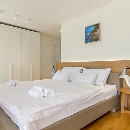 Amalia Zastražišće